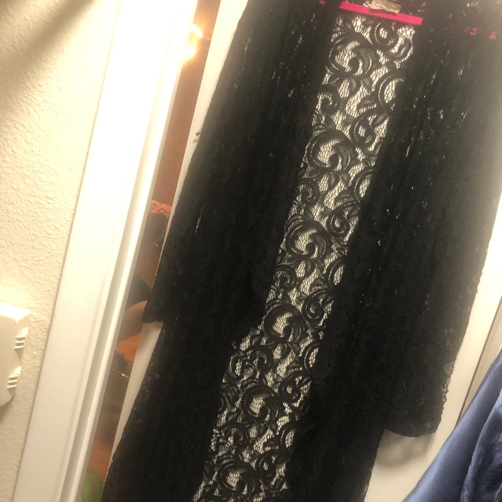 Shaw - Picture 4 of 4